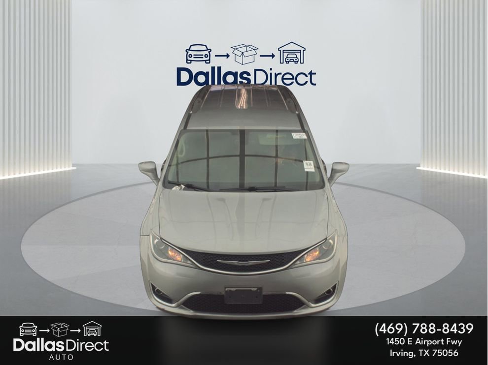 Used 2018 Chrysler Pacifica Touring-L FWD image 3