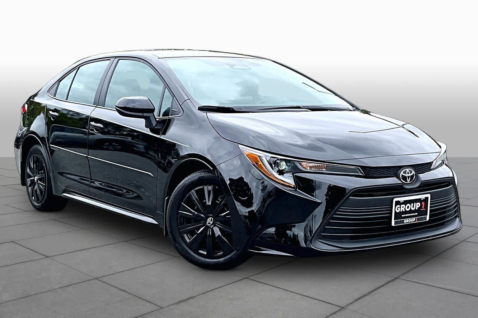 Used 2023 Toyota Corolla LE FWD image 3