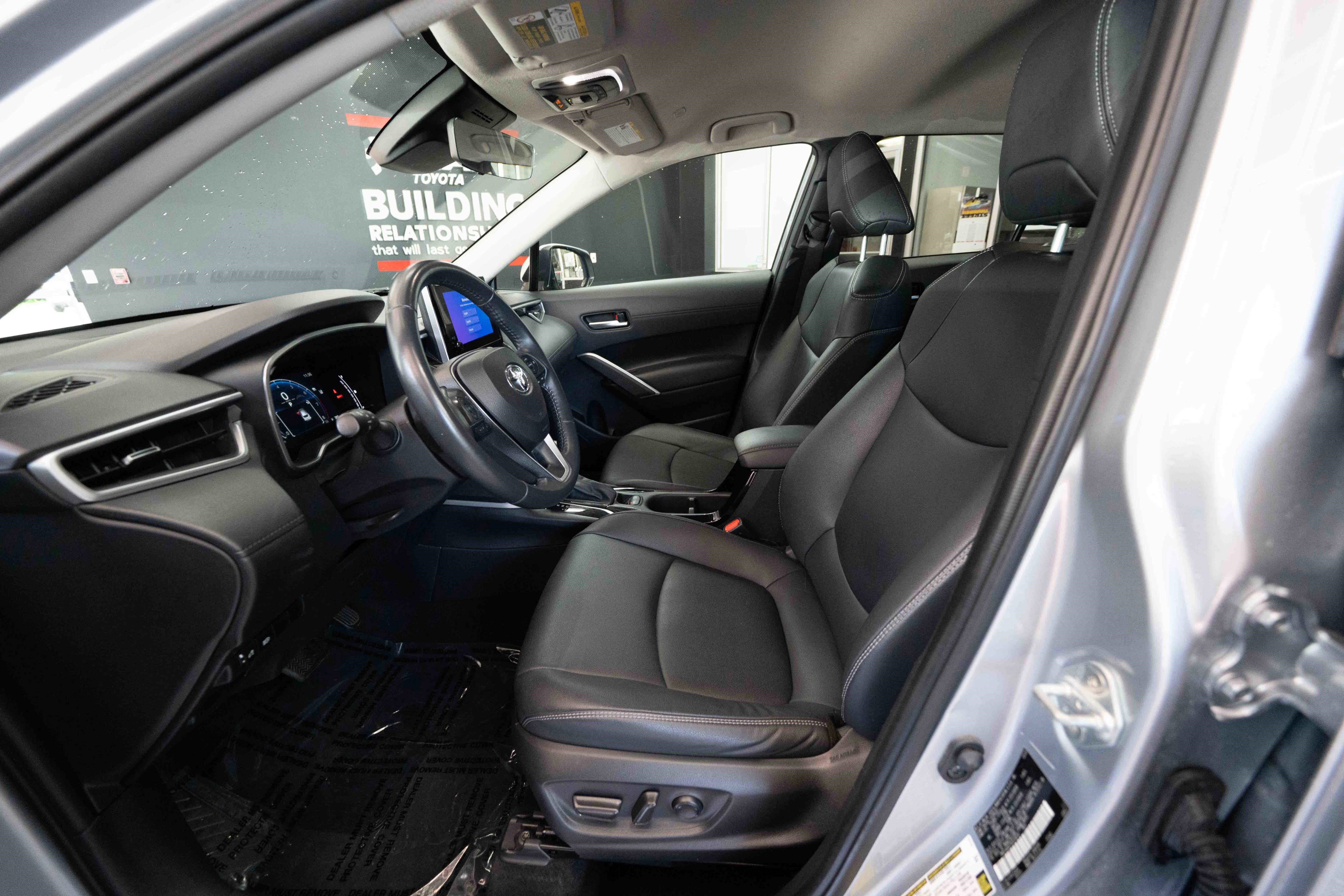 Used 2024 Toyota Corolla Cross XLE FWD image 9