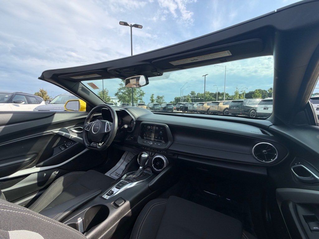 Used 2017 Chevrolet Camaro SS RWD image 9