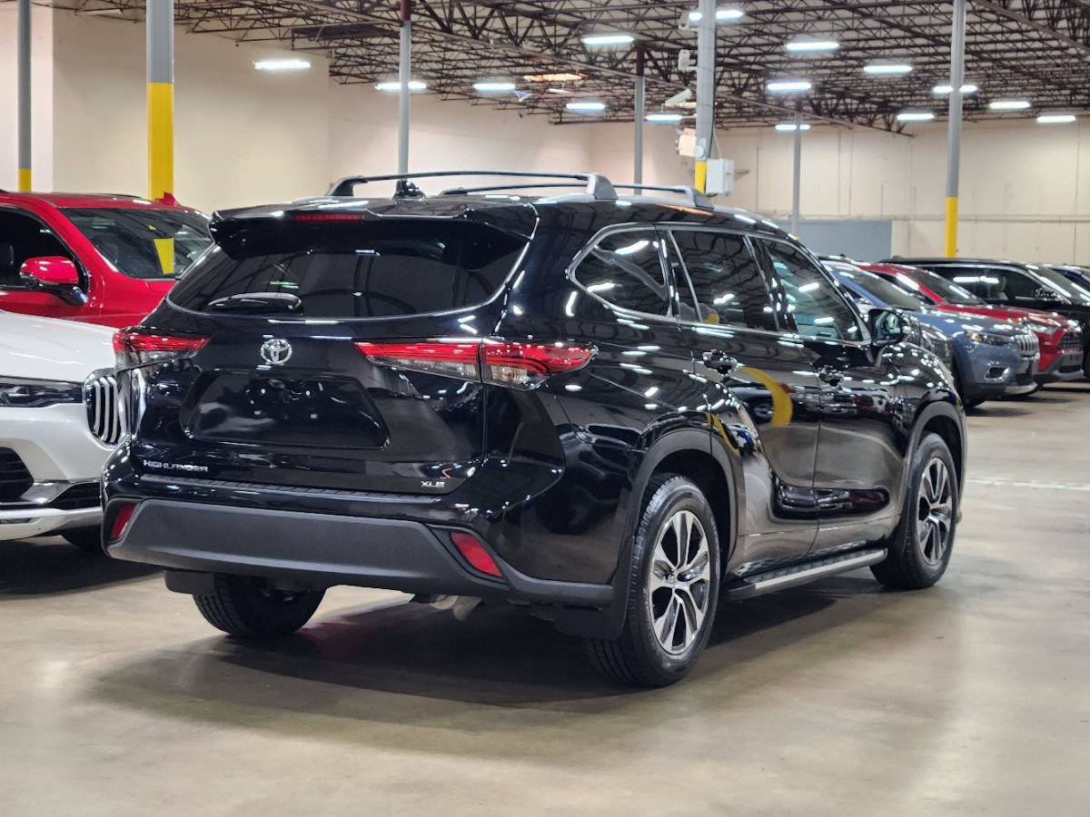 Used 2022 Toyota Highlander XLE FWD image 8