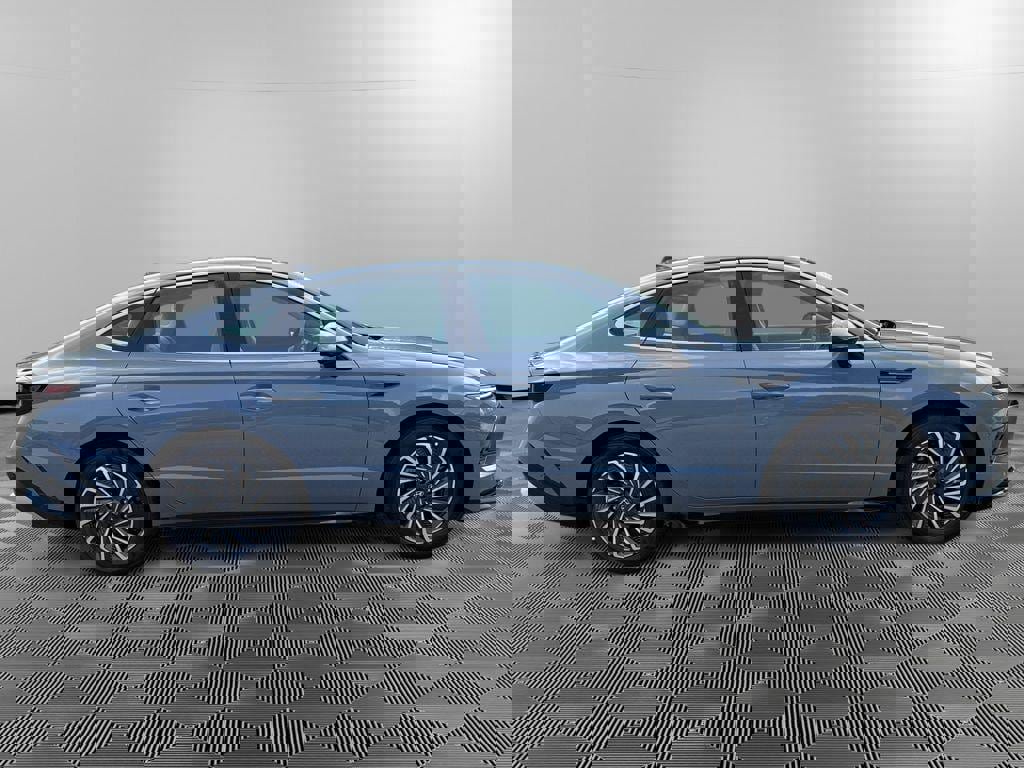 New 2025 Hyundai Sonata Limited image 8