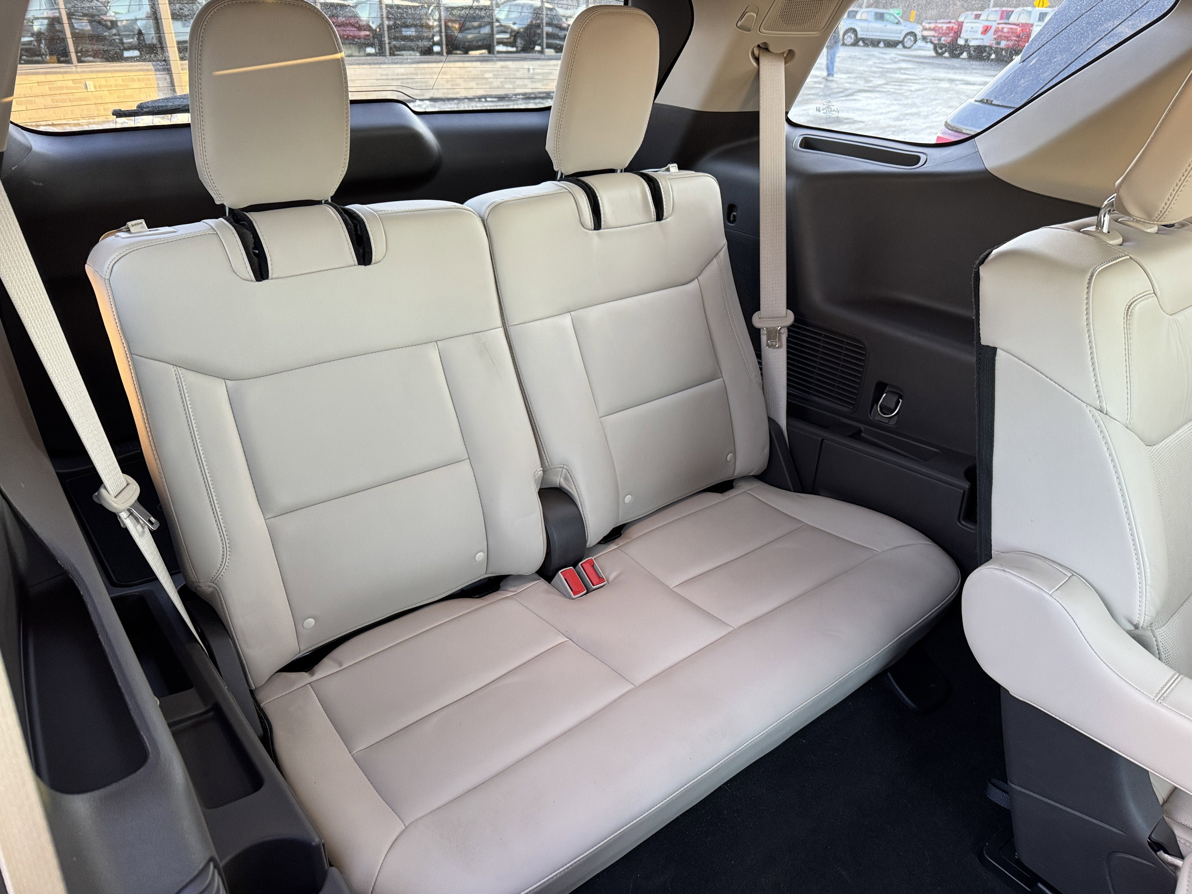 Used 2023 Ford Explorer Platinum w/ Premium Technology Package AWD/4WD image 32