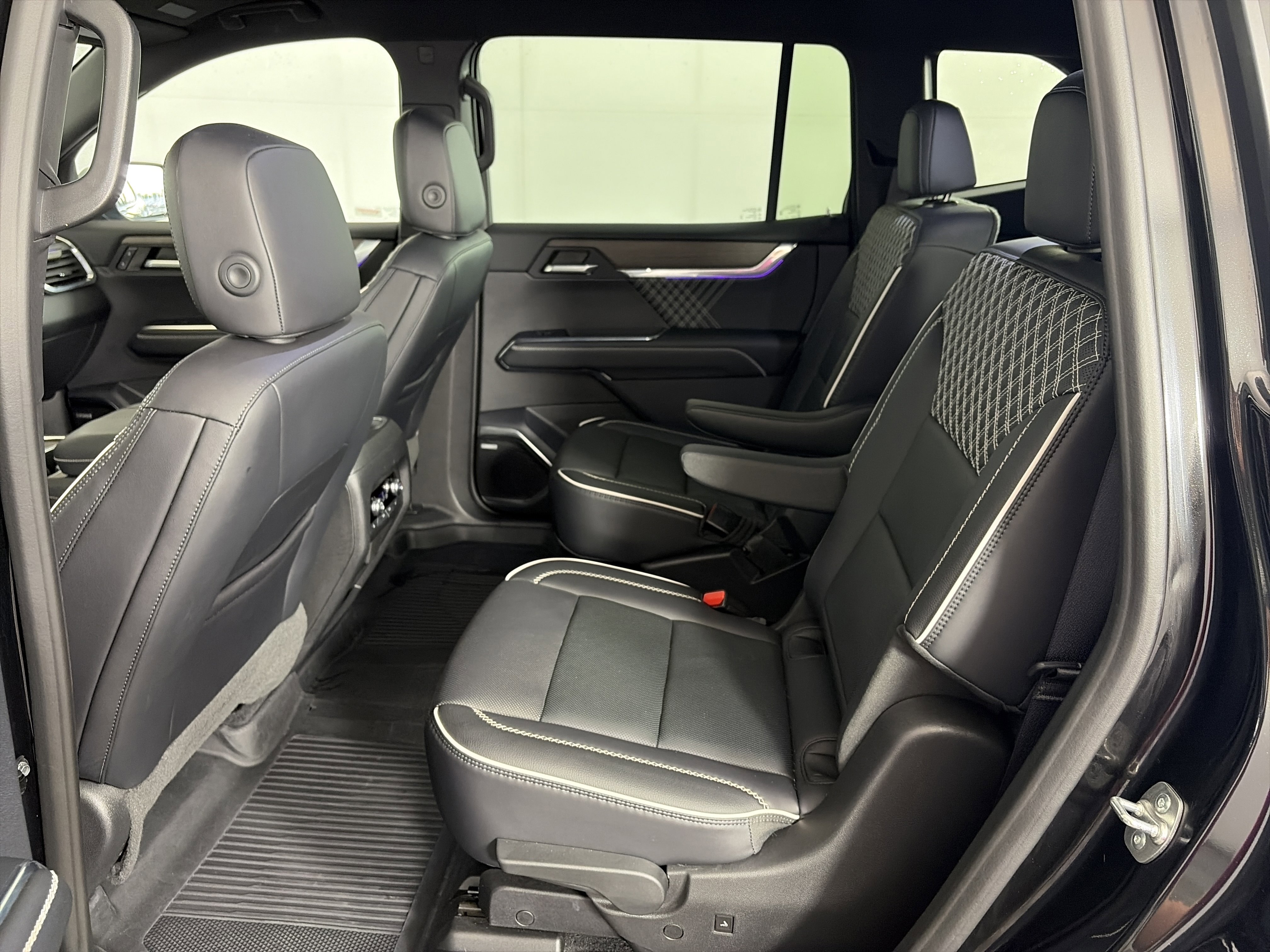 Certified 2024 GMC Acadia Denali w/ LPO, Floor Liner Package AWD/4WD image 7
