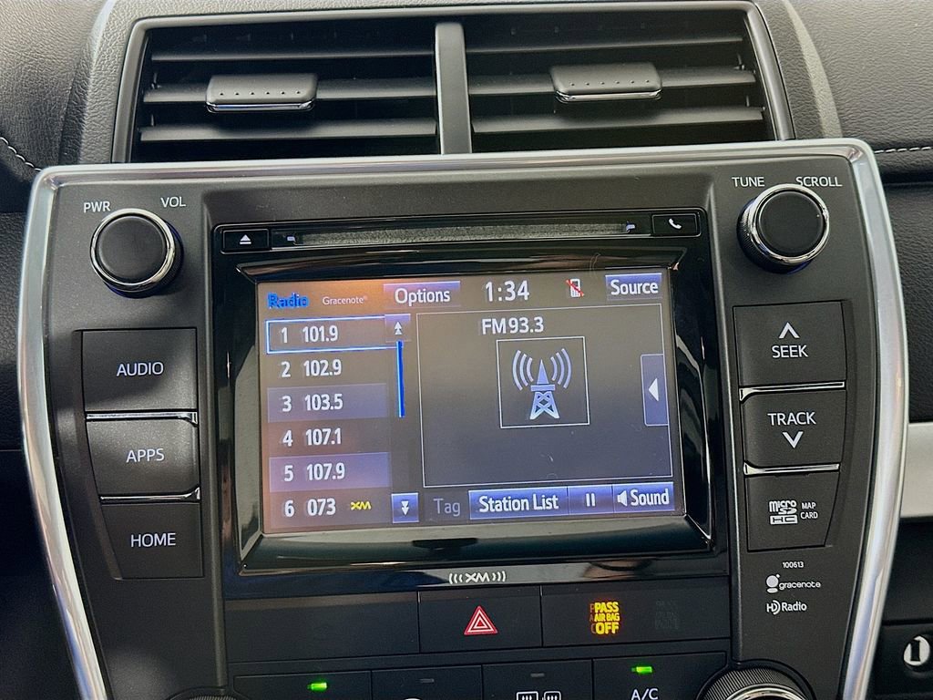 Used 2017 Toyota Camry SE w/ Moonroof Package image 18