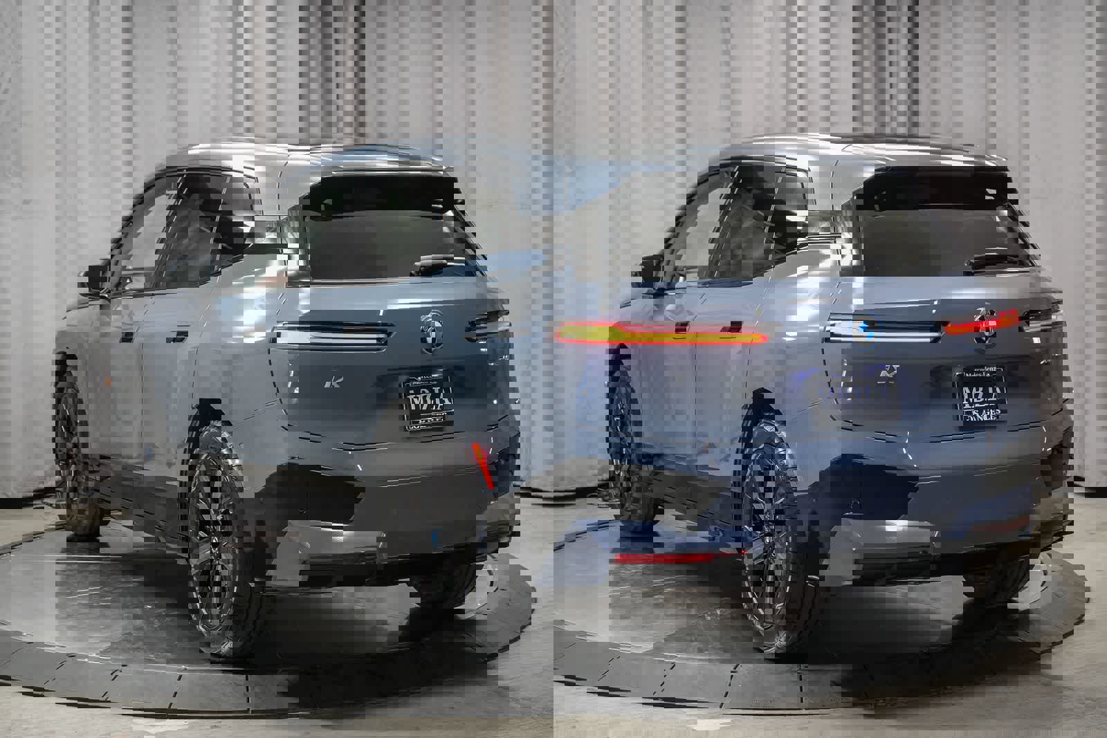 Used 2023 BMW iX xDrive50 w/ Sport Package image 9