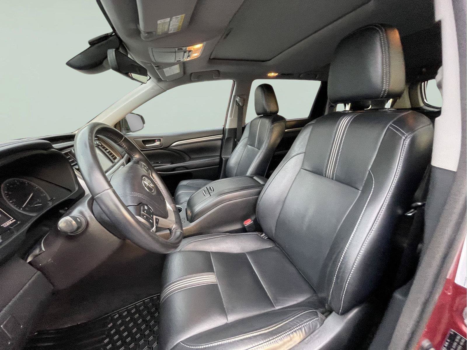 Used 2018 Toyota Highlander XLE AWD/4WD image 16