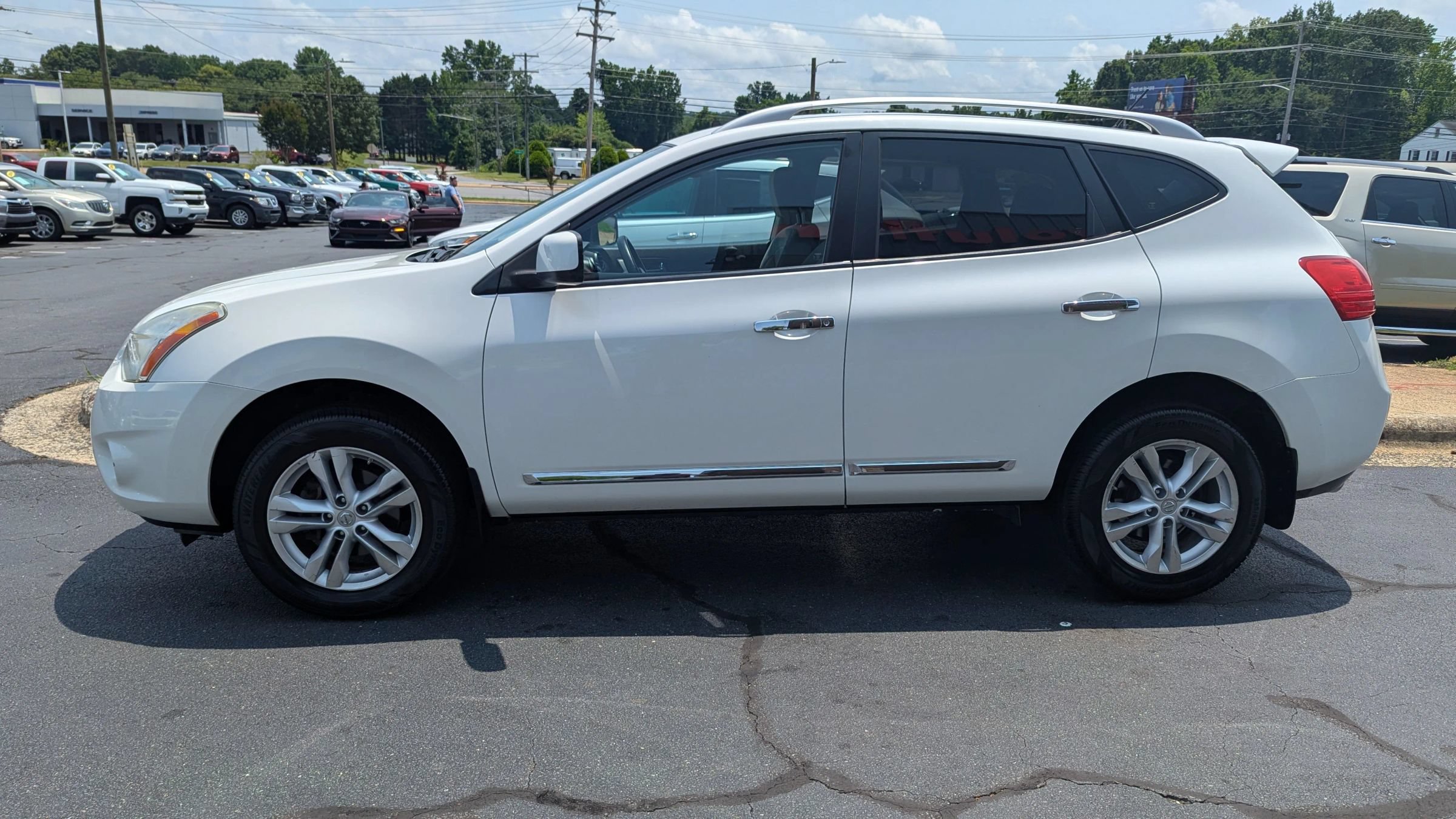 Used 2012 Nissan Rogue SV AWD/4WD image 4