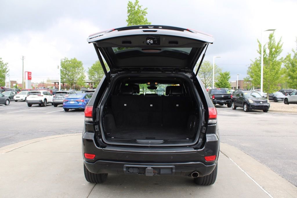 Used 2017 Jeep Grand Cherokee Altitude AWD/4WD image 11