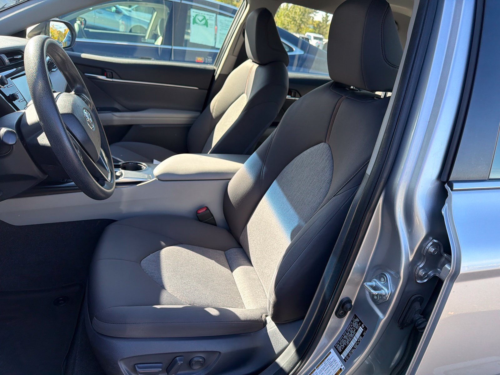 Used 2018 Toyota Camry LE FWD image 9