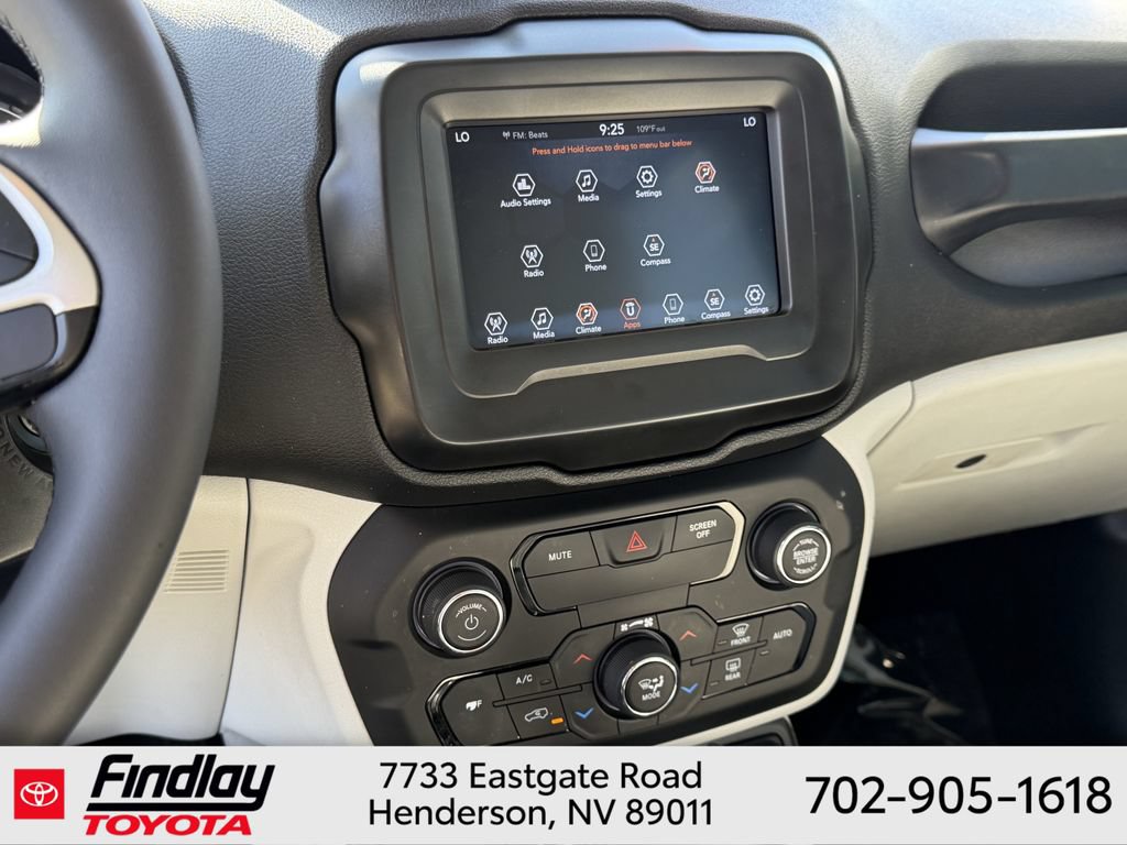 Used 2018 Jeep Renegade Latitude AWD/4WD image 27