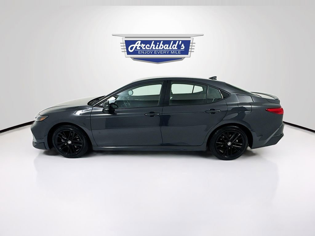 Used 2025 Toyota Camry SE image 5