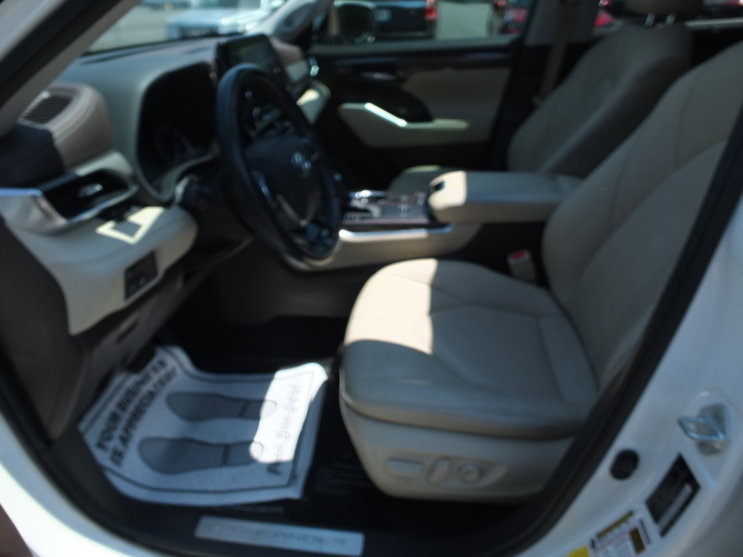 Used 2020 Toyota Highlander Limited FWD image 12