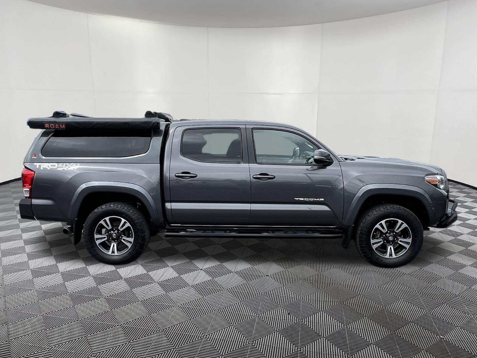 Used 2017 Toyota Tacoma TRD Sport w/ Premium & Technology Package AWD/4WD image 7