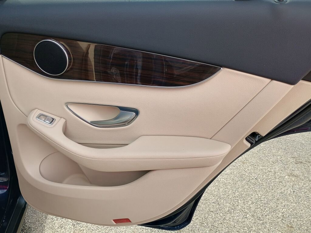 Used 2017 Mercedes-Benz GLC 300 4MATIC image 24