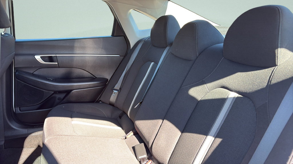 Used 2022 Hyundai Sonata SE w/ Preferred Accessory Package FWD image 18