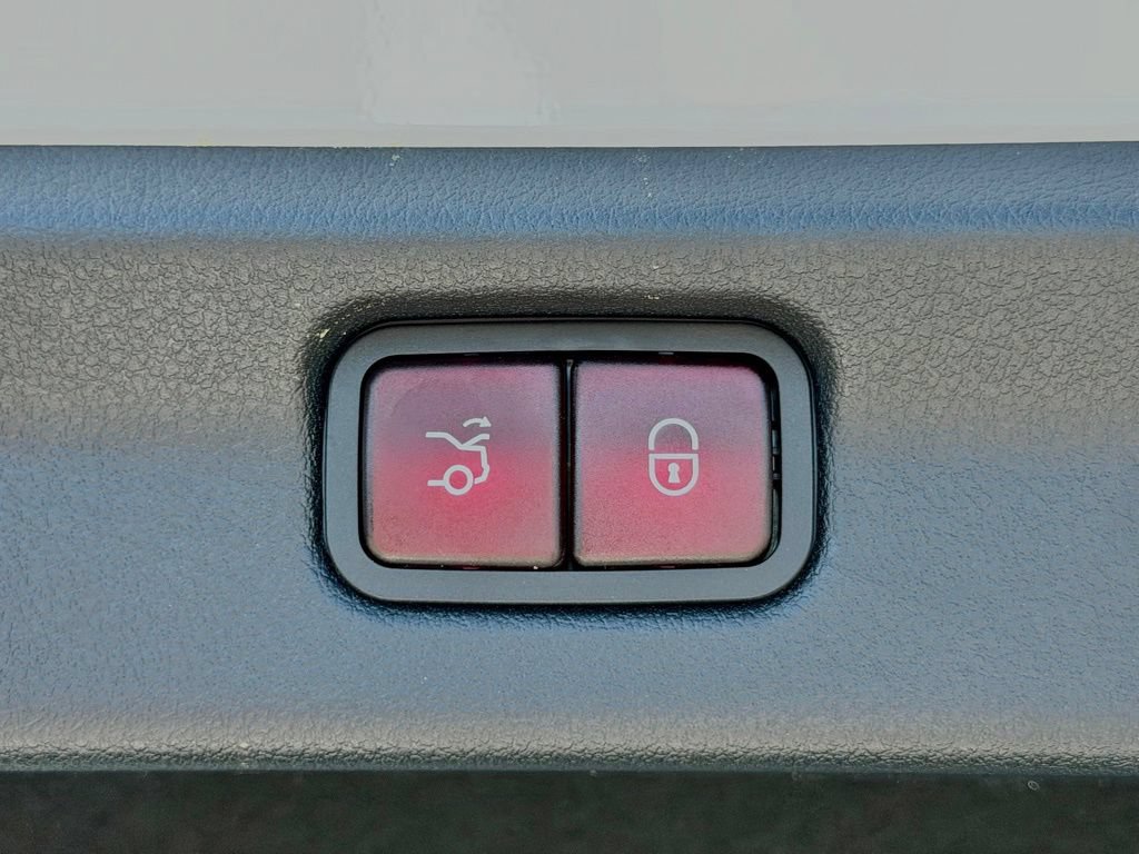 Used 2025 Mercedes-Benz EQE 500 4MATIC Sedan image 14