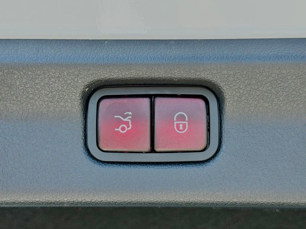 New 2025 Mercedes-Benz EQE 500 4MATIC Sedan image 14