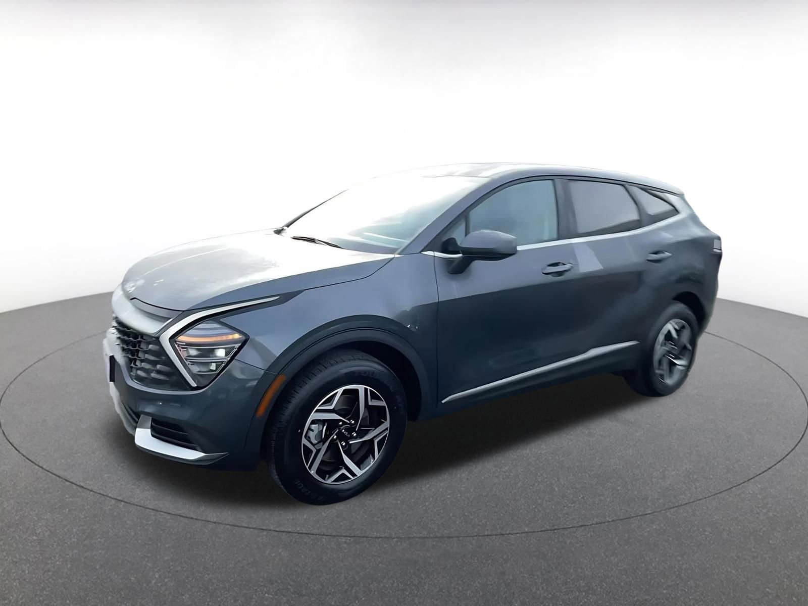 Used 2025 Kia Sportage LX image 8