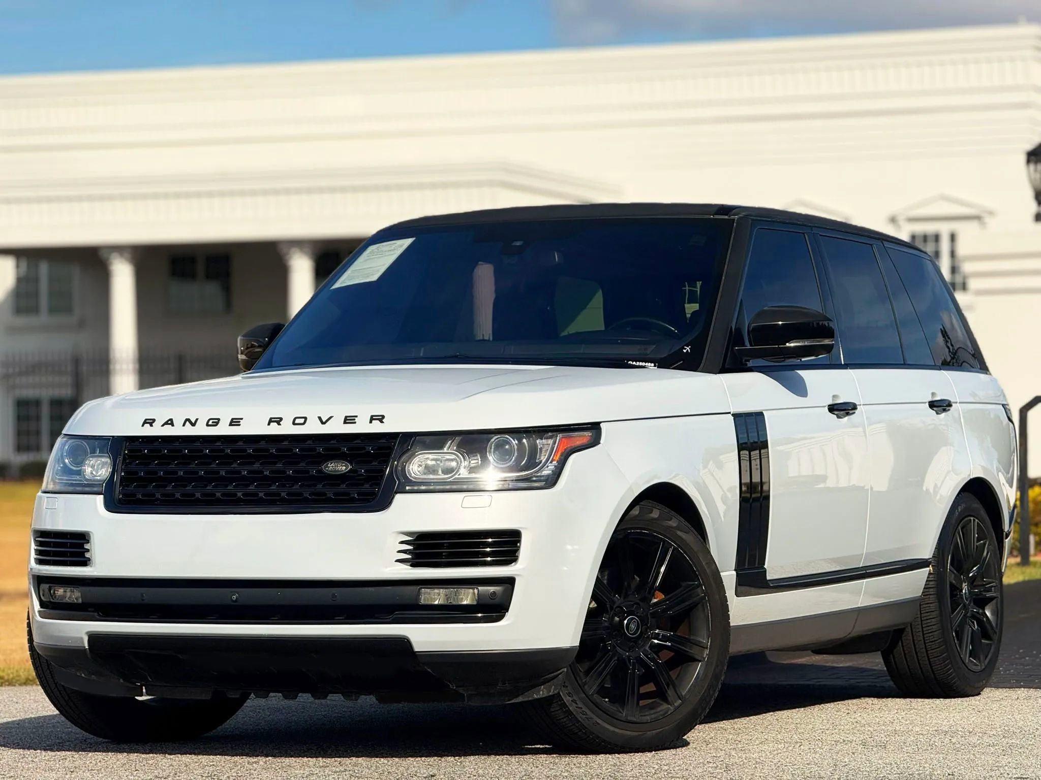 Used 2016 Land Rover Range Rover HSE image 2