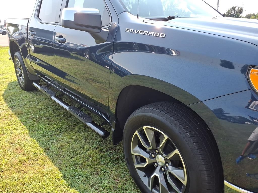 Used 2022 Chevrolet Silverado 1500 LT AWD/4WD image 17