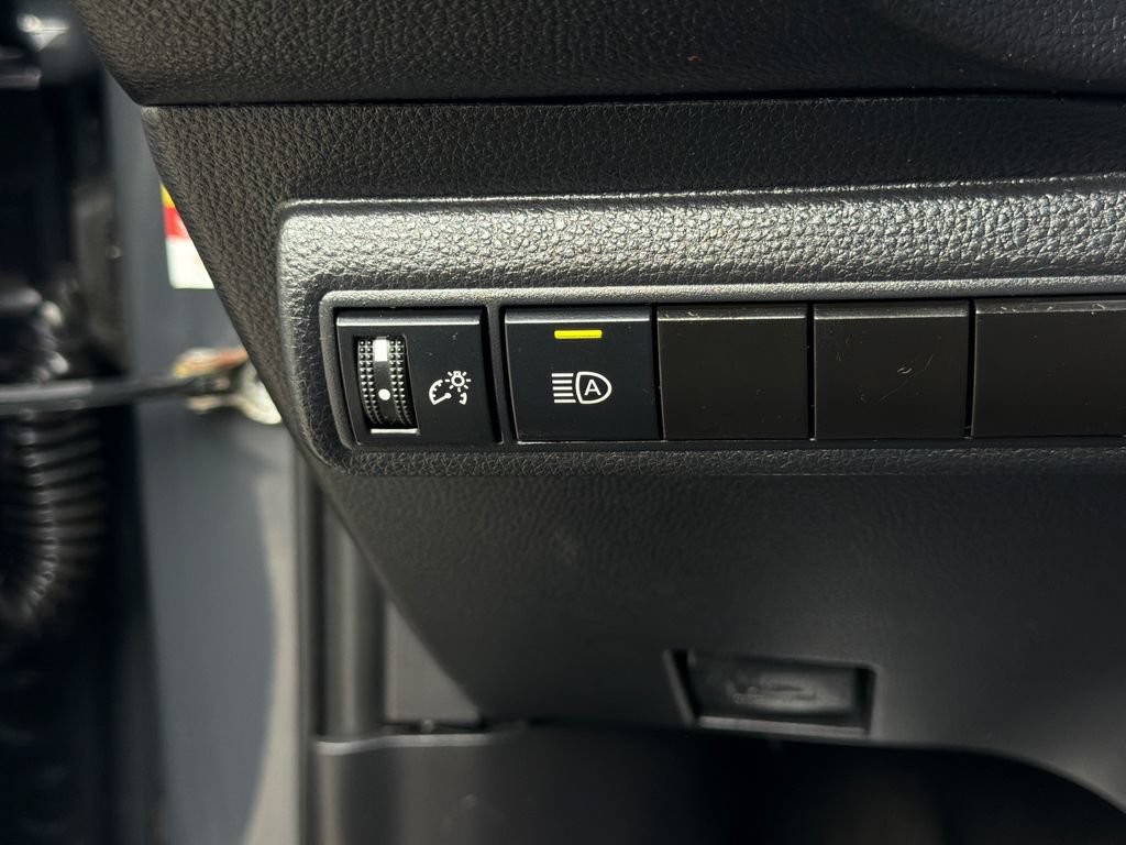 Used 2025 Toyota Corolla LE w/ Convenience Package FWD image 20
