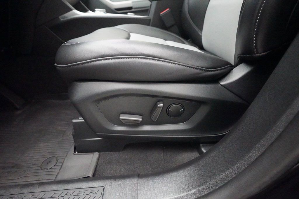 Used 2023 Ford Explorer XLT w/ Equipment Group 202A image 30