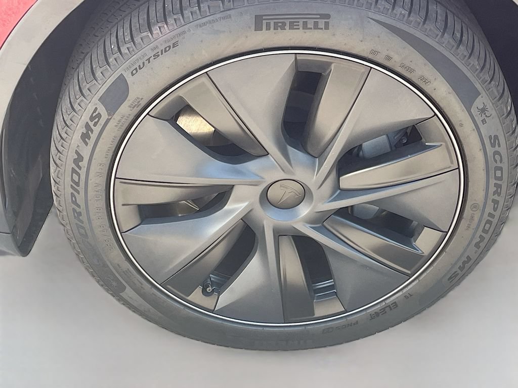Used 2024 Tesla Model Y AWD image 30