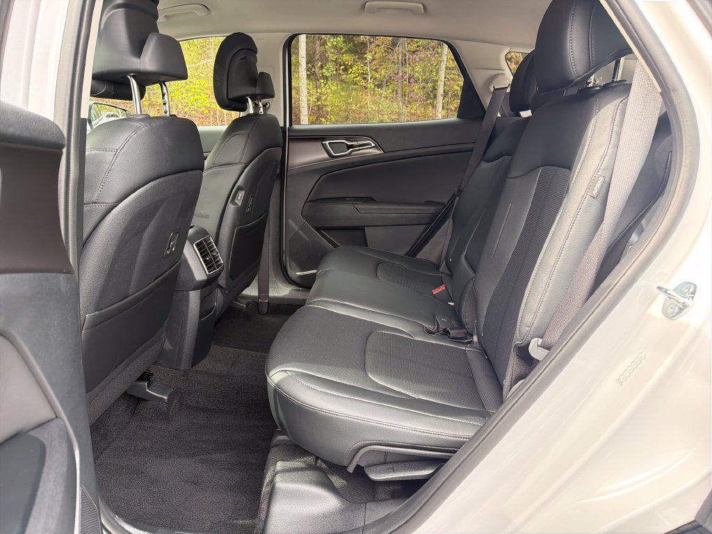 Used 2026 Kia Sportage EX FWD image 25