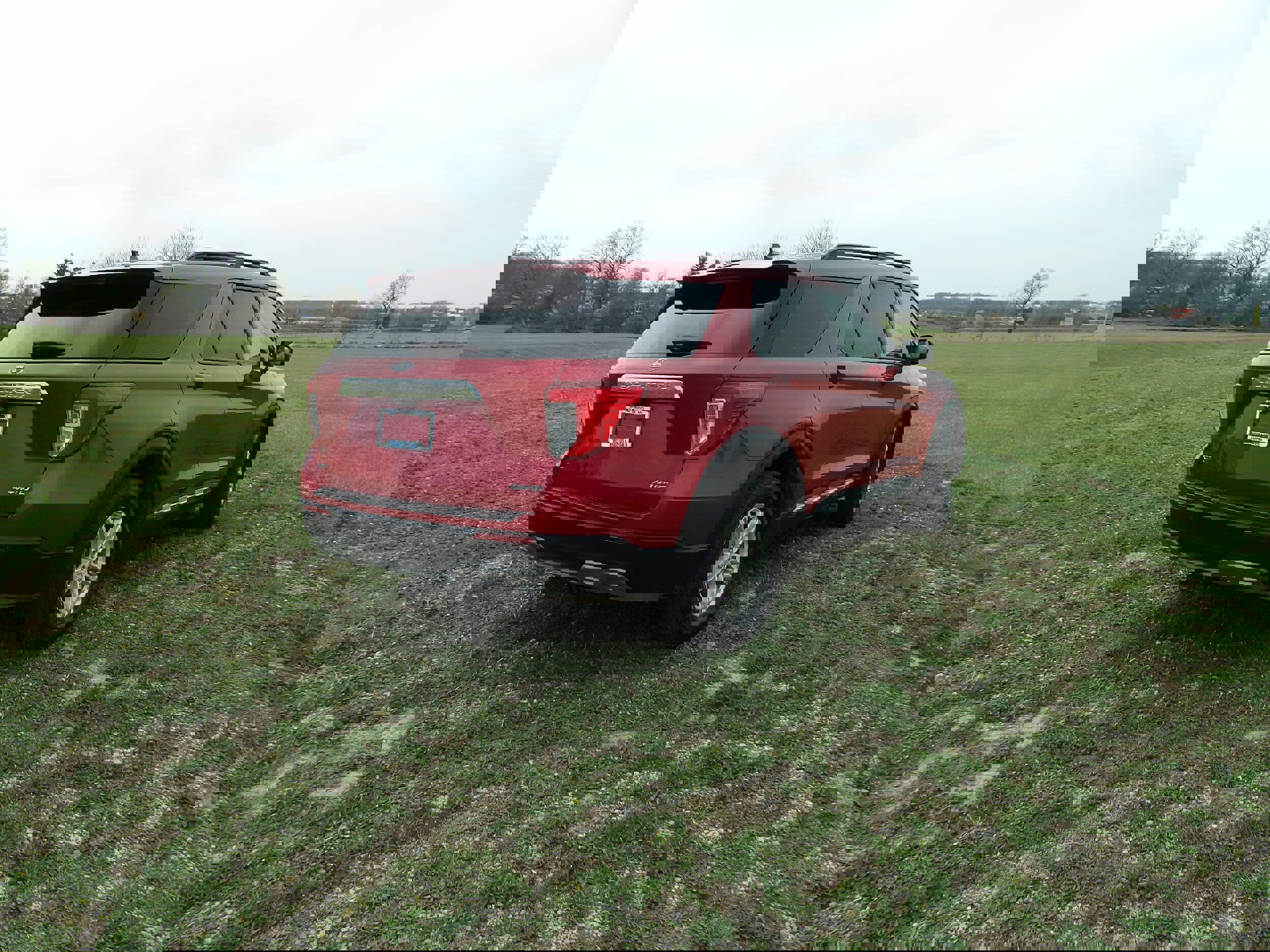 Used 2021 Ford Explorer XLT w/ Equipment Group 202A image 6