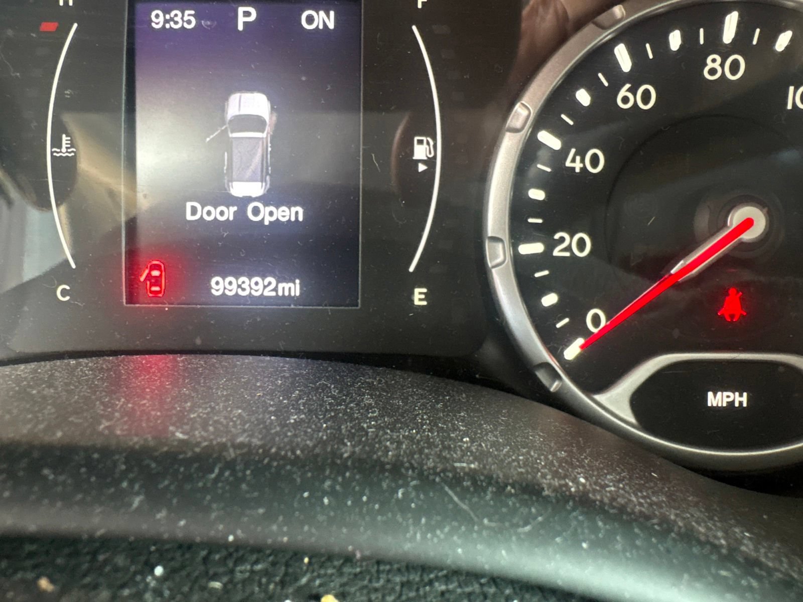 Used 2015 Jeep Renegade Latitude w/ Cold Weather Group FWD image 18