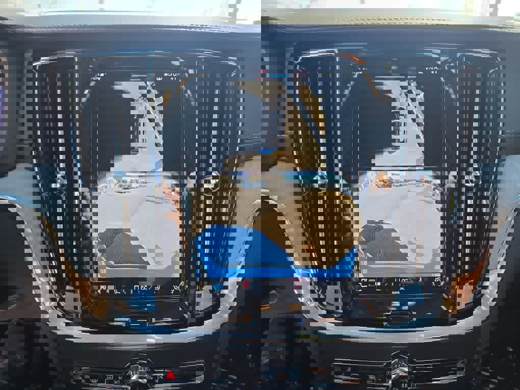 Used 2025 Volvo V60 B5 Cross Country Ultra w/ Climate Package image 12