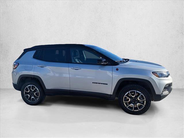 Used 2024 Jeep Compass Trailhawk image 4