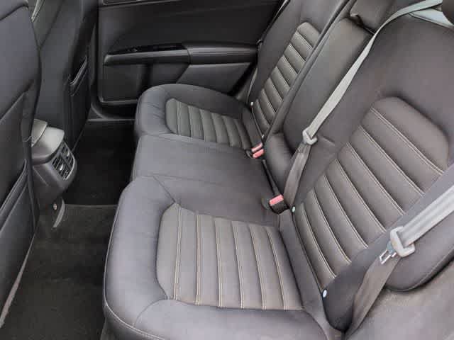 Used 2015 Ford Fusion SE FWD image 18