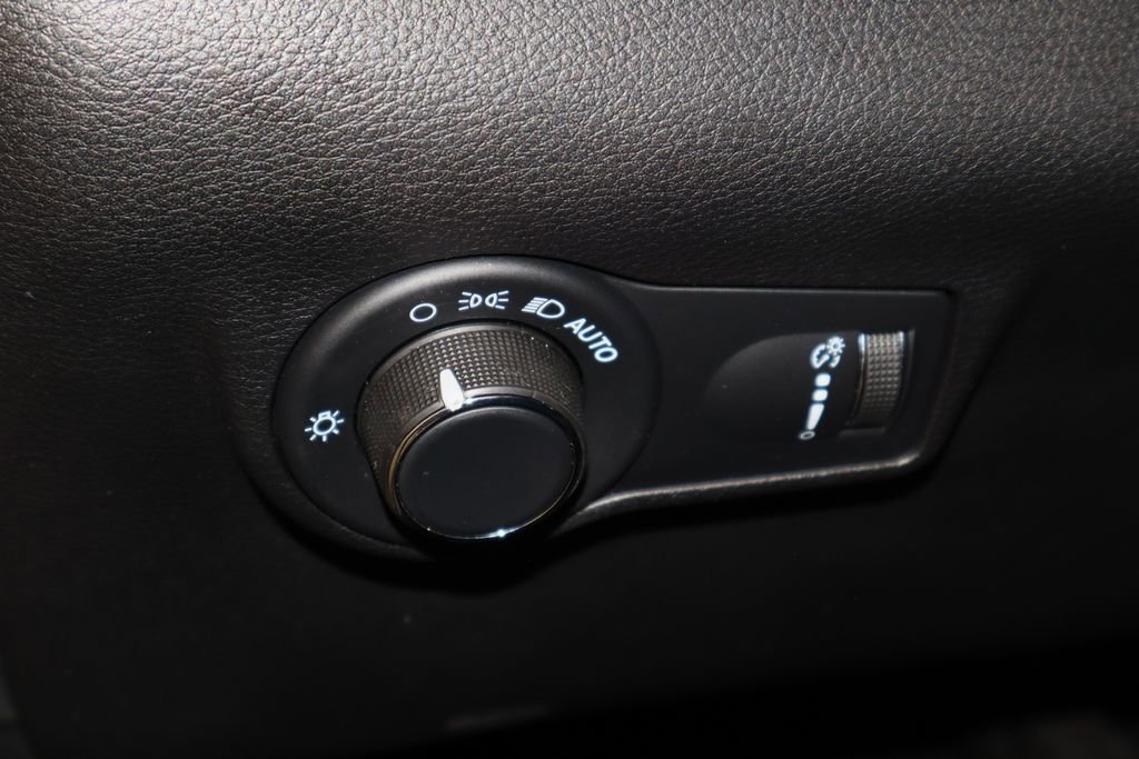 Used 2023 Jeep Compass Sport image 23