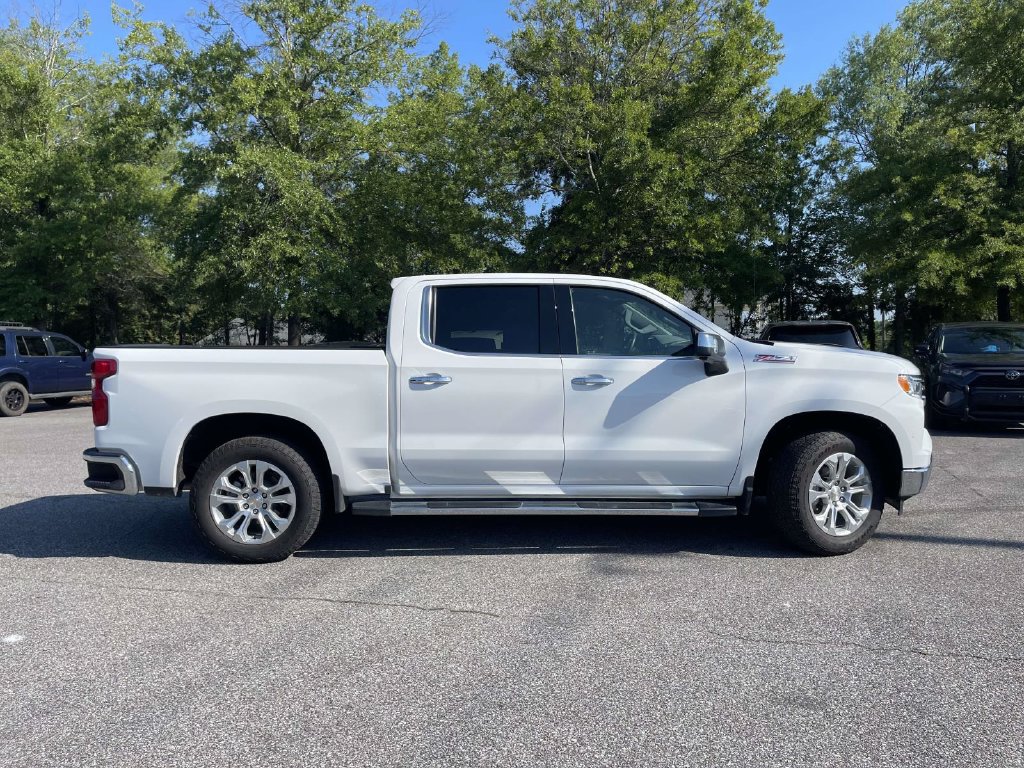Used 2024 Chevrolet Silverado 1500 LTZ AWD/4WD image 2