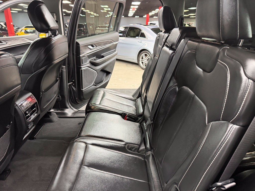 Used 2022 Jeep Grand Cherokee L Limited w/ Black Appearance Package RWD image 38