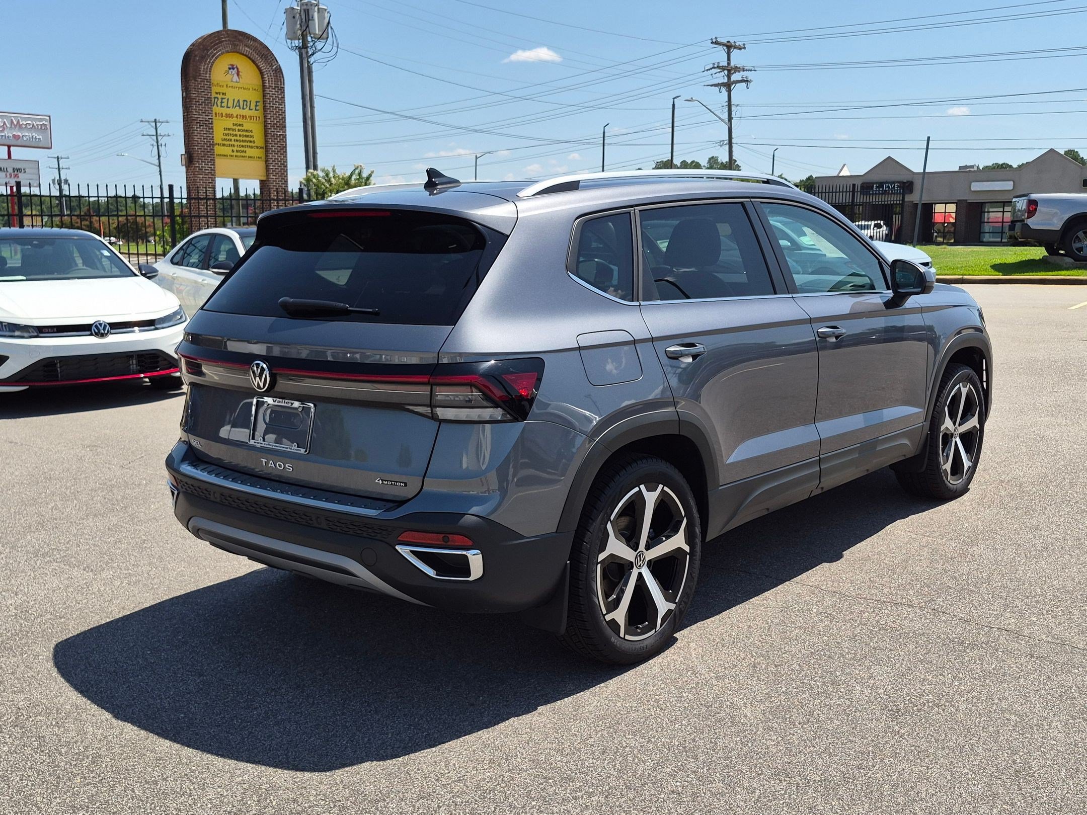 Used 2026 Volkswagen Taos SEL AWD/4WD image 3