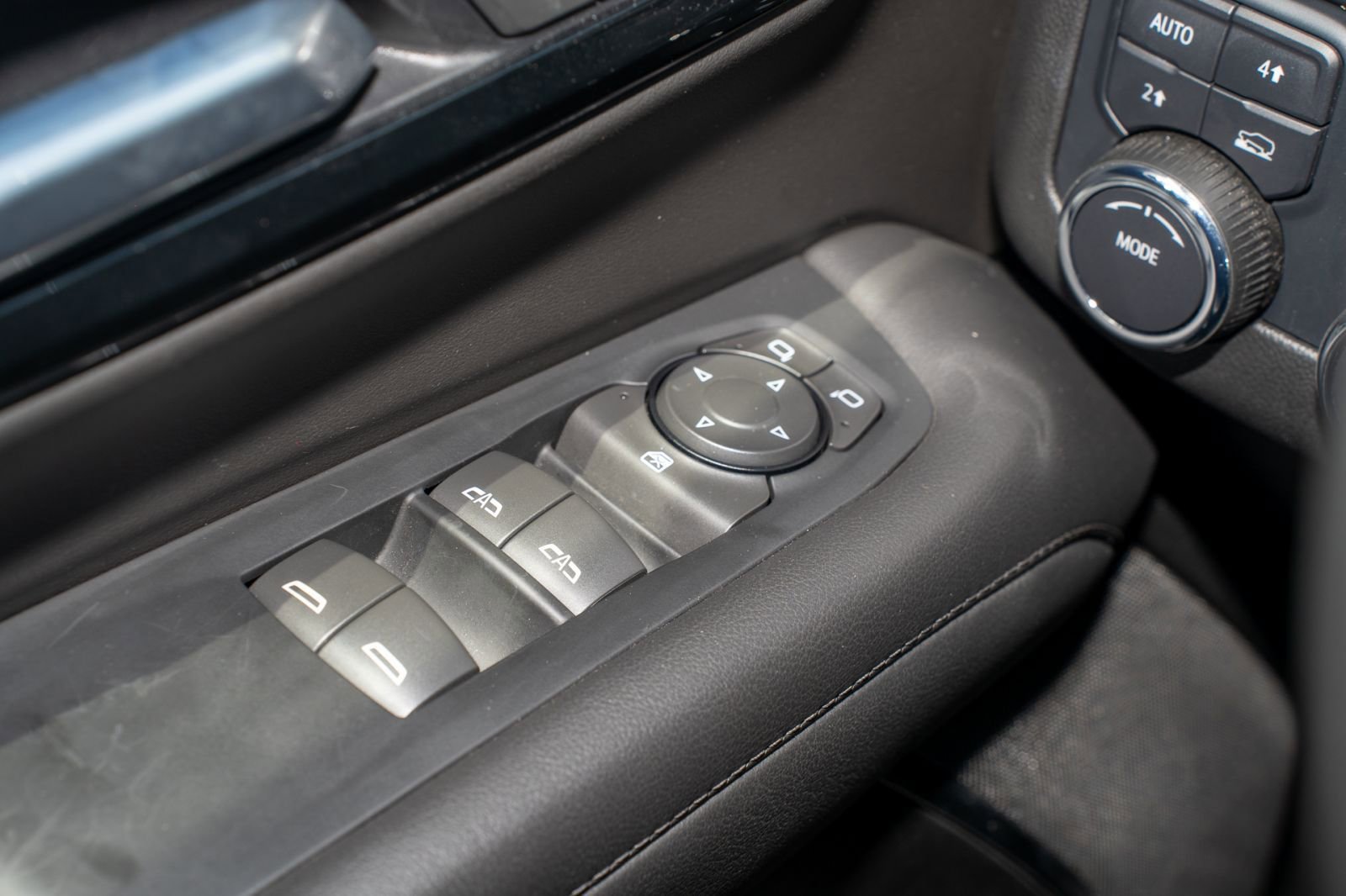 Used 2025 Chevrolet Tahoe LT image 28