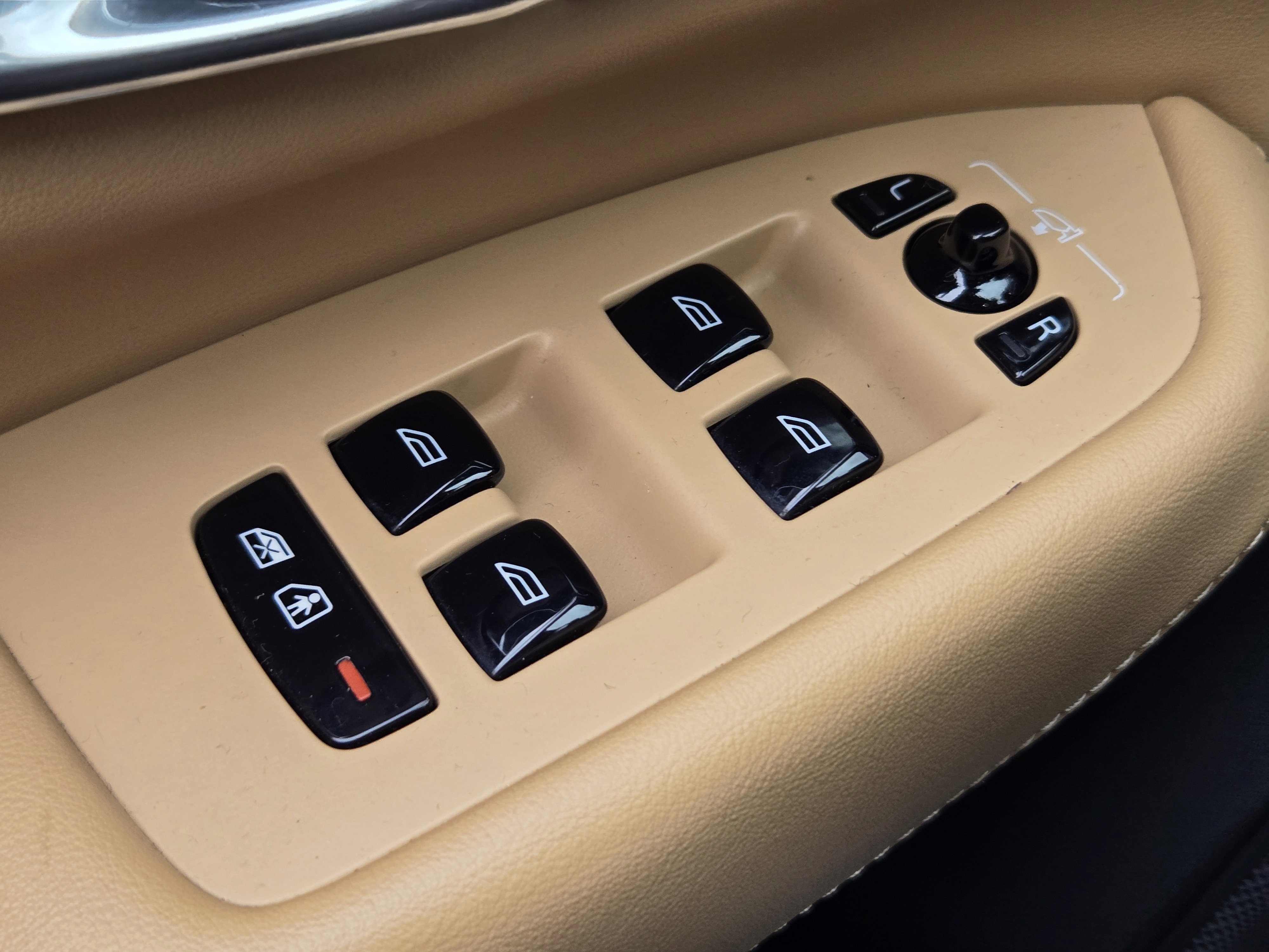 Used 2023 Volvo XC90 T8 Ultimate w/ Protection Package Premier image 22