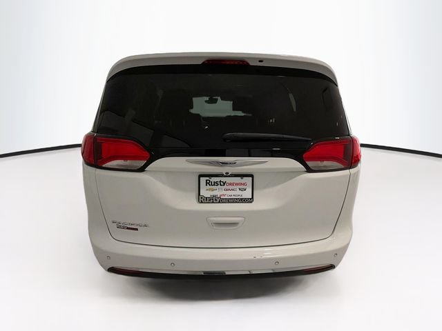 Used 2019 Chrysler Pacifica Touring Plus w/ Advanced Safetytec Group FWD image 6