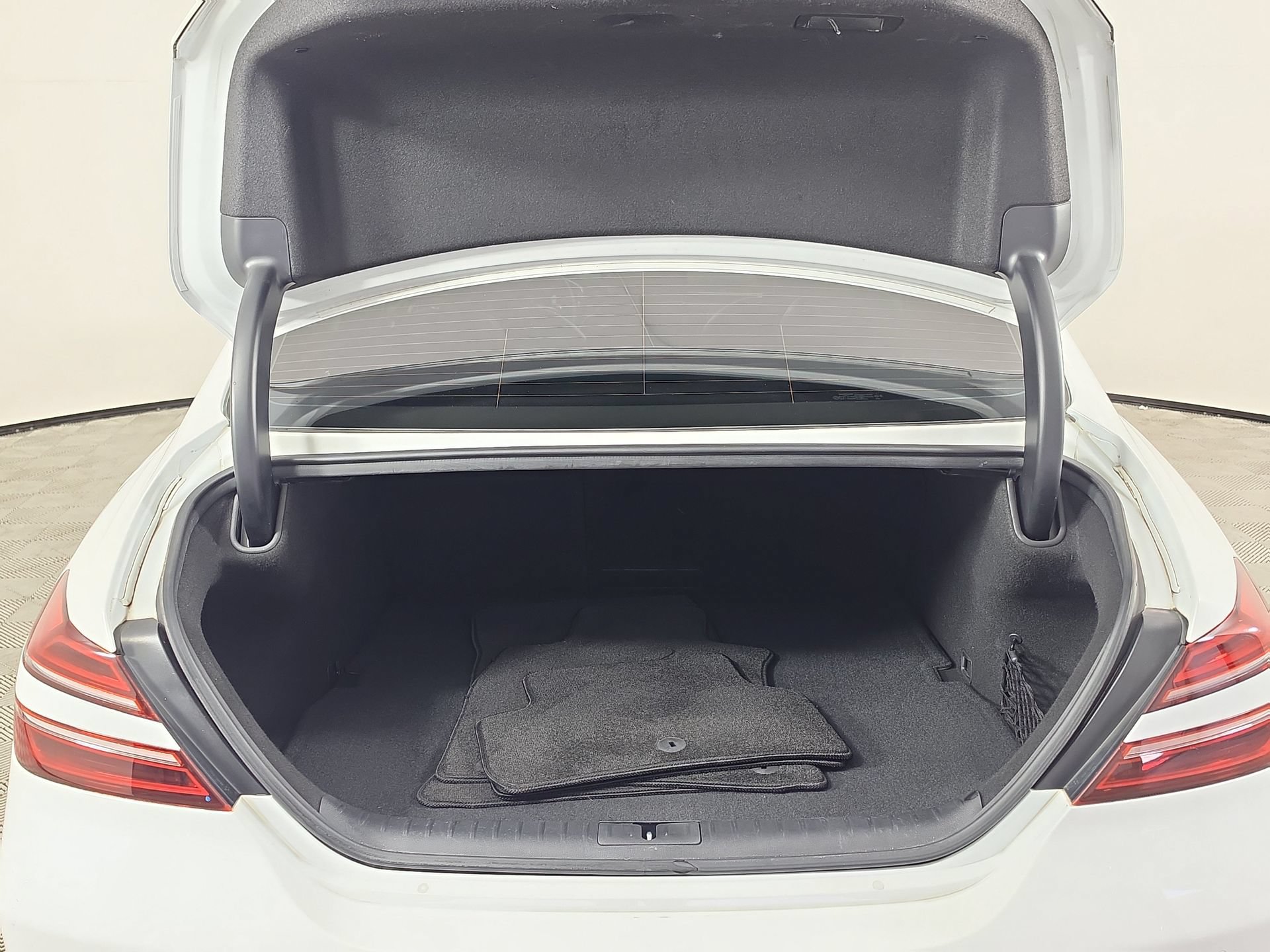 Used 2022 Genesis G70 3.3T RWD image 11