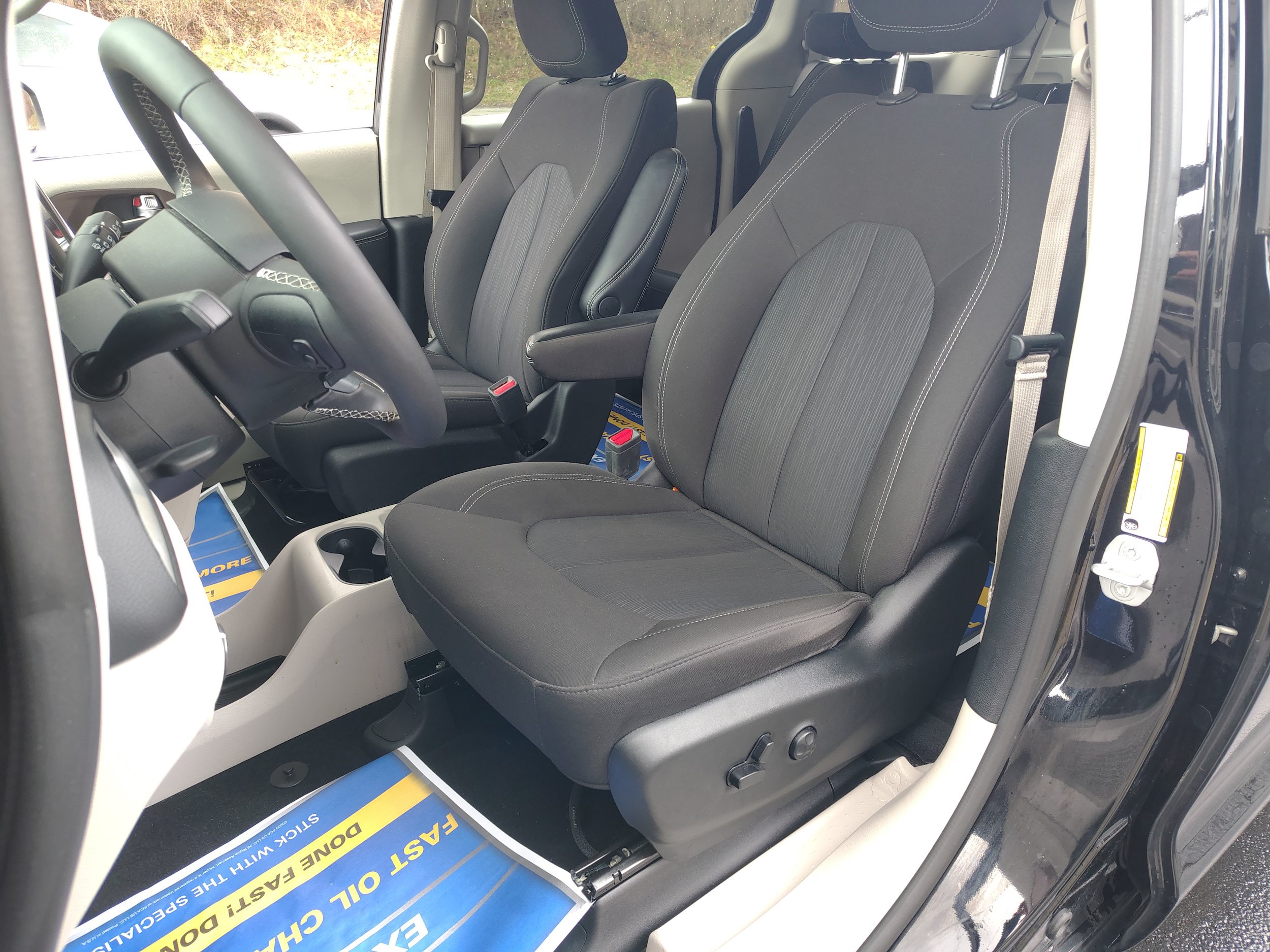 Certified 2024 Chrysler Voyager LX FWD image 28