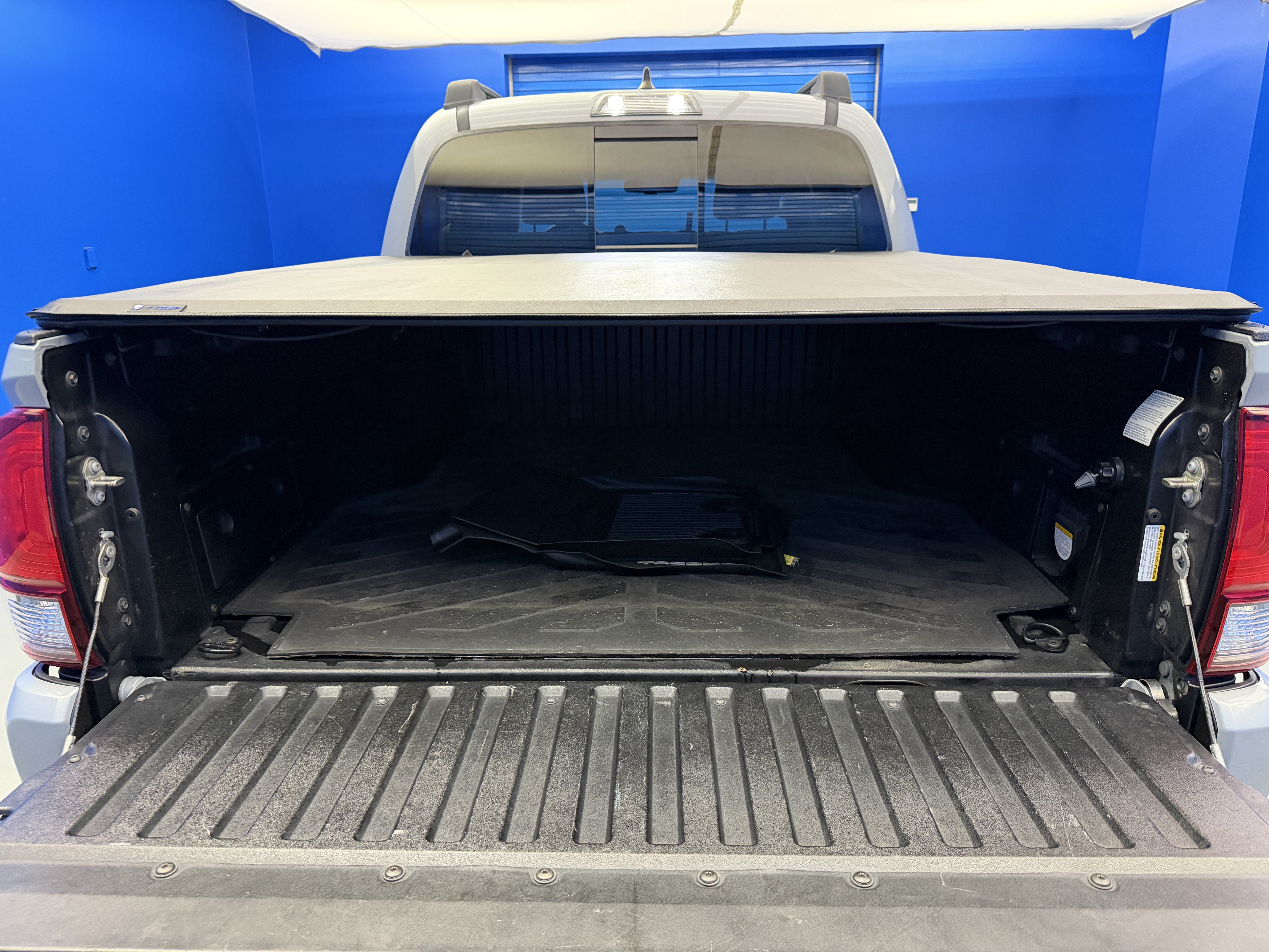 Used 2018 Toyota Tacoma TRD Sport AWD/4WD image 26