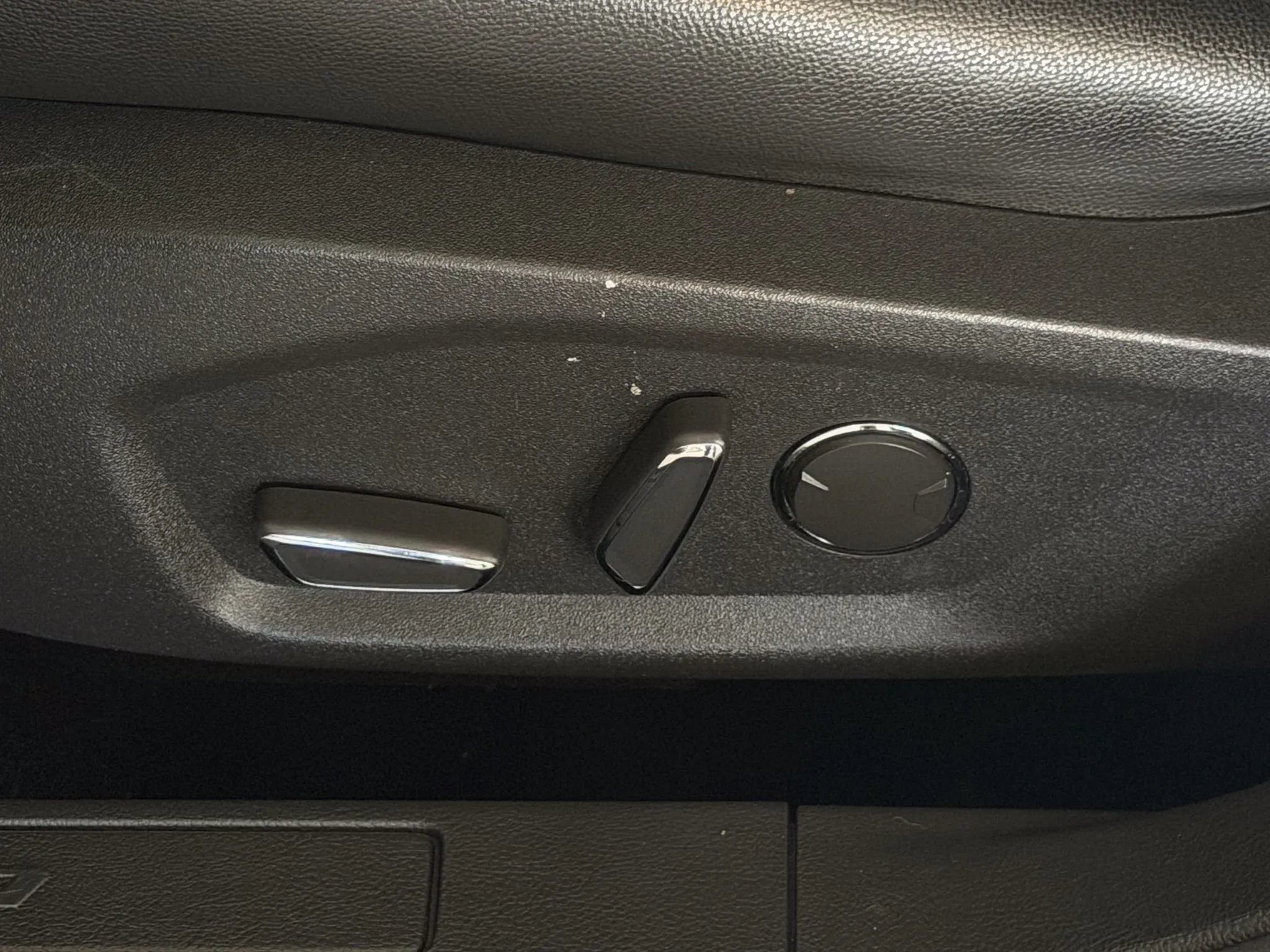 Used 2014 Ford Fusion SE w/ Equipment Group 202A FWD image 18