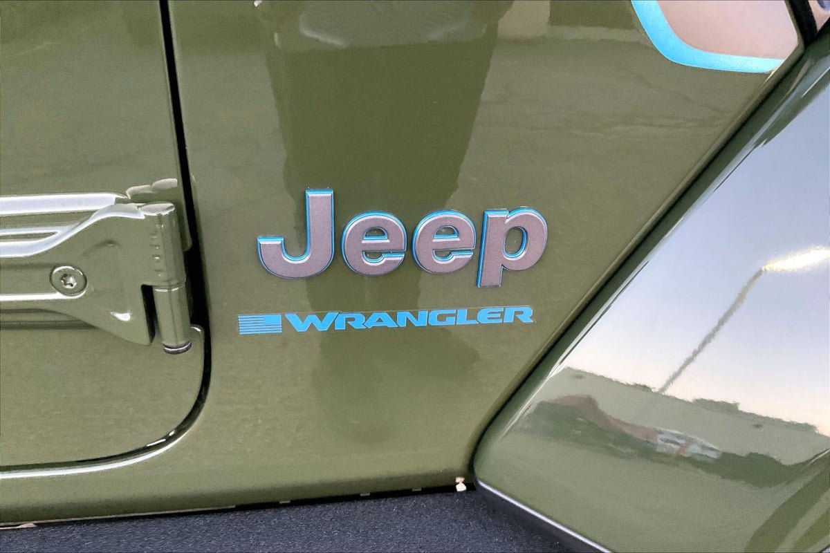 Used 2023 Jeep Wrangler Unlimited Rubicon 4xe AWD/4WD image 8