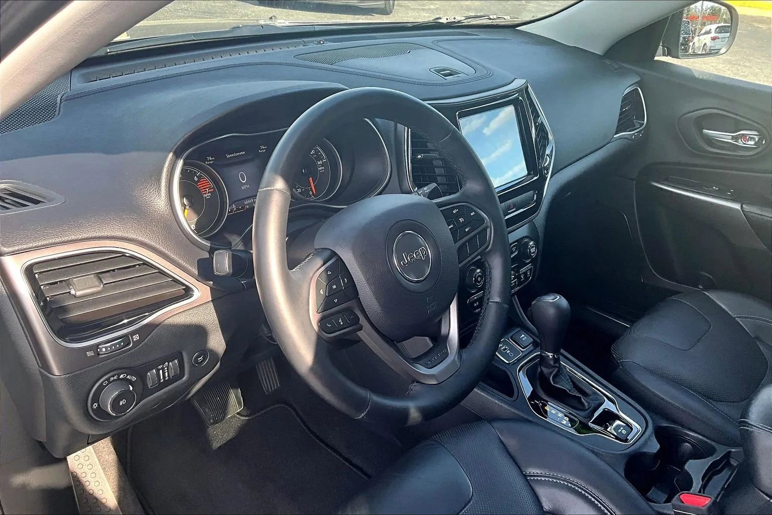 Used 2019 Jeep Cherokee Limited image 13