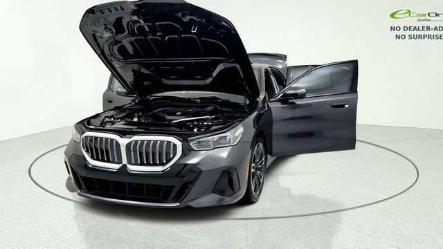 Used 2026 BMW 530i w/ M Sport Package RWD image 13