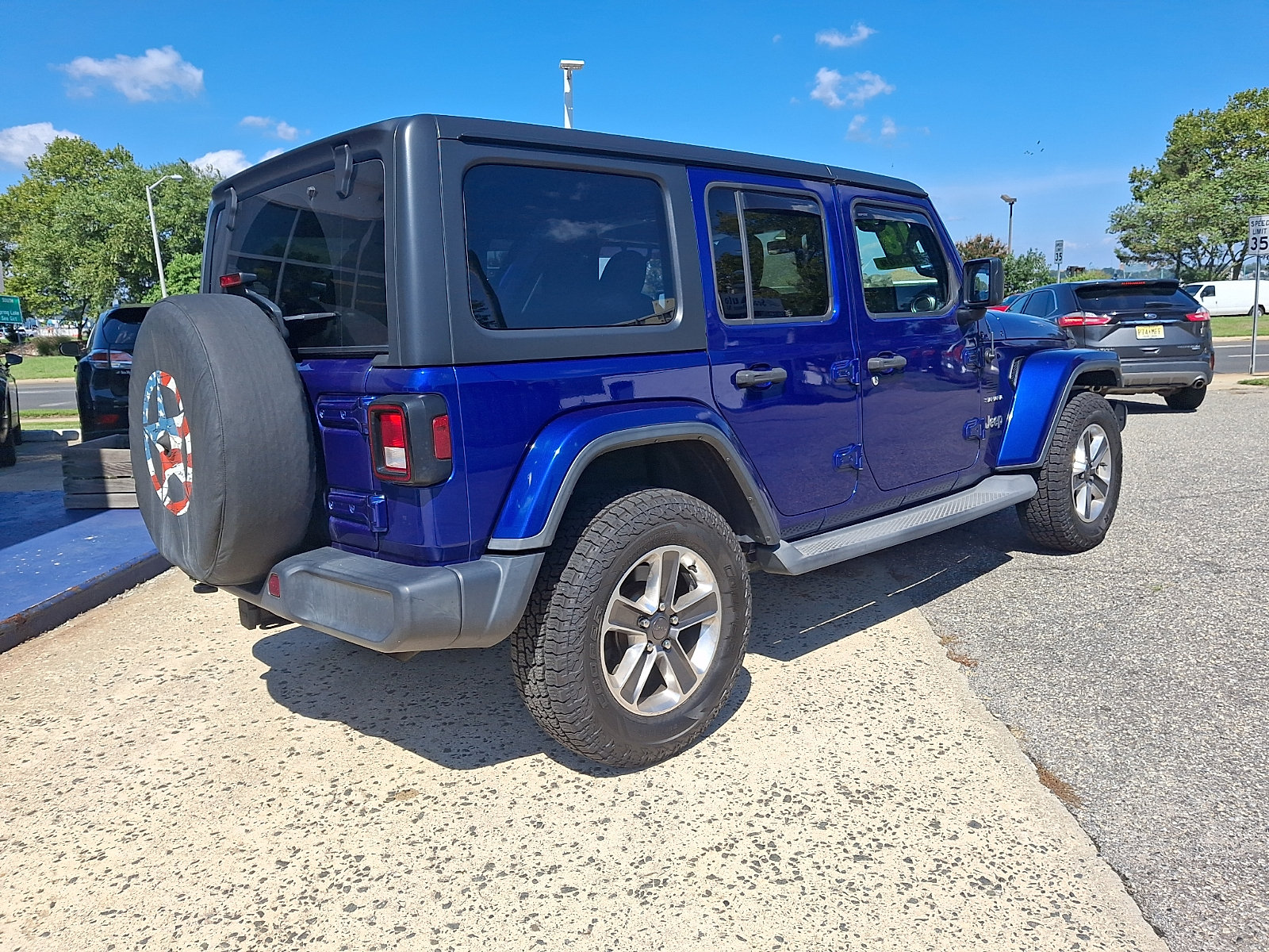 Used 2018 Jeep Wrangler Unlimited Sahara AWD/4WD image 6