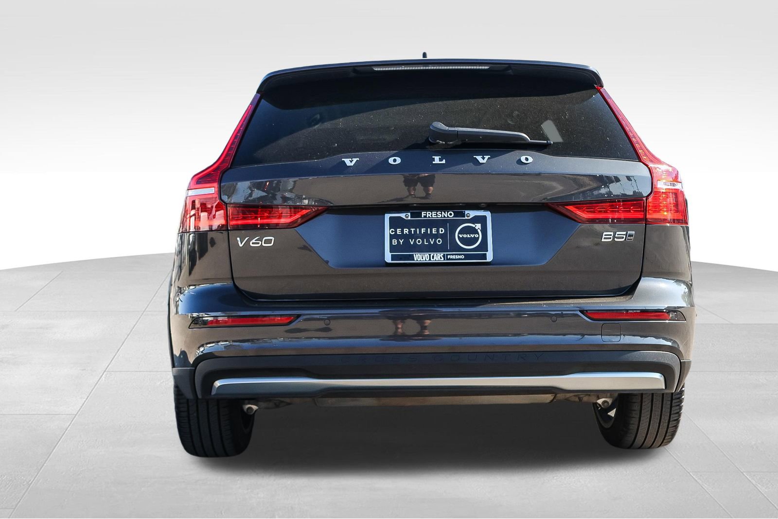 Used 2025 Volvo V60 B5 Cross Country Plus image 6